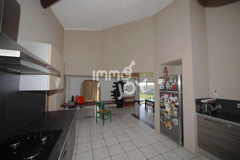 Maison - 216 m² - 8 pièces