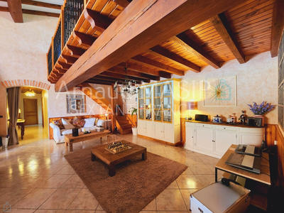 Maison - 217 m² - 8 pièces