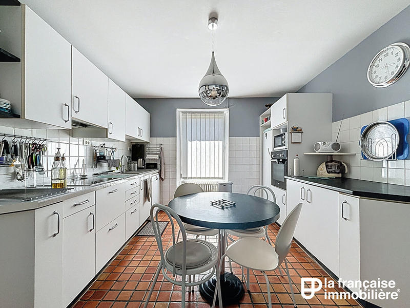 Maison - 249 m² - 8 pièces