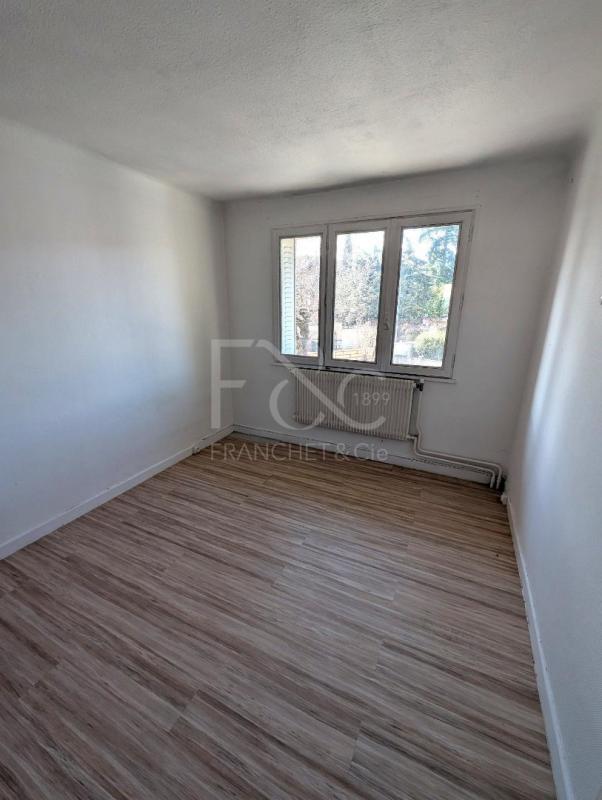 Appartement - 90 m² - 5 pièces