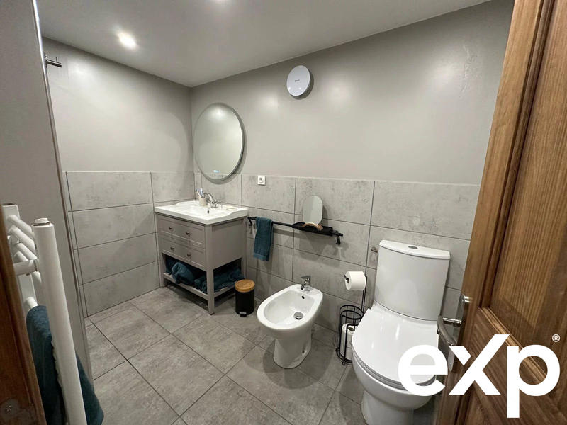 Maison - 239 m² - 8 pièces