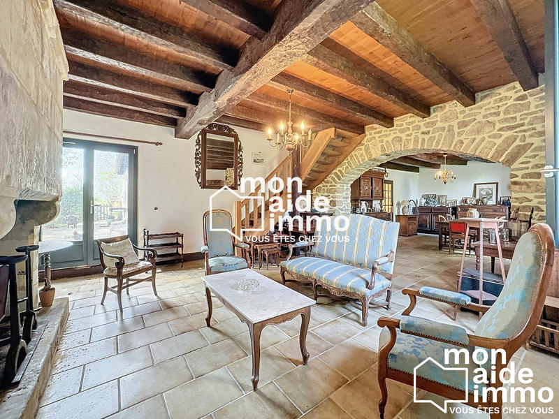 Maison - 305 m² - 8 pièces