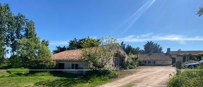 Maison - 440 m² - 8 pièces