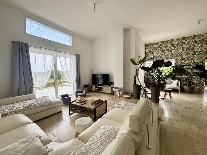 Maison traditionnelle - 180 m² - 6 pièces