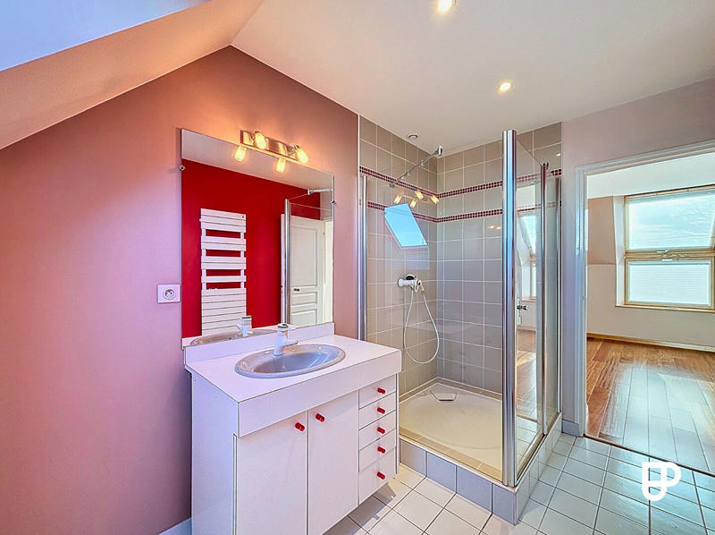 Maison - 177 m² - 5 pièces