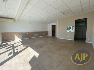 Local commercial - 45 m² - 2 pièces