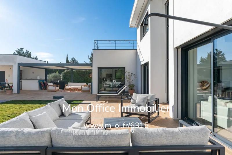 Propriété - 250 m² - 7 pièces