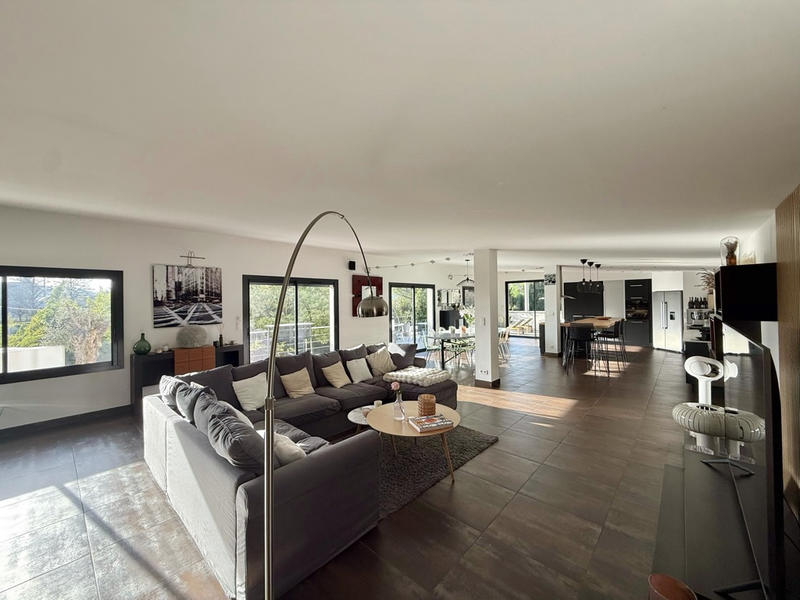 Appartement - 233 m² - 8 pièces