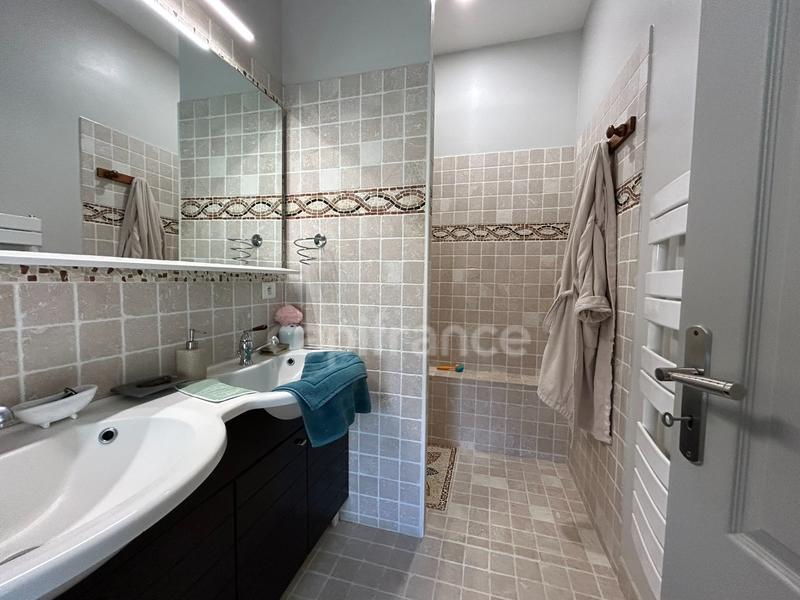 Maison - 390 m² - 11 pièces