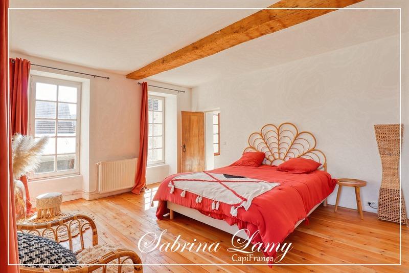 Maison - 210 m² - 7 pièces