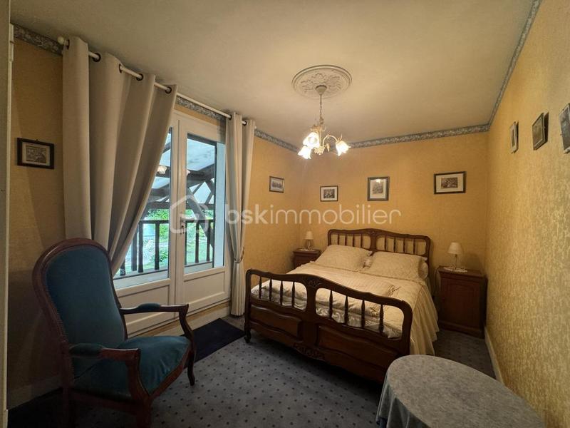 Propriété - 261 m² - 10 pièces