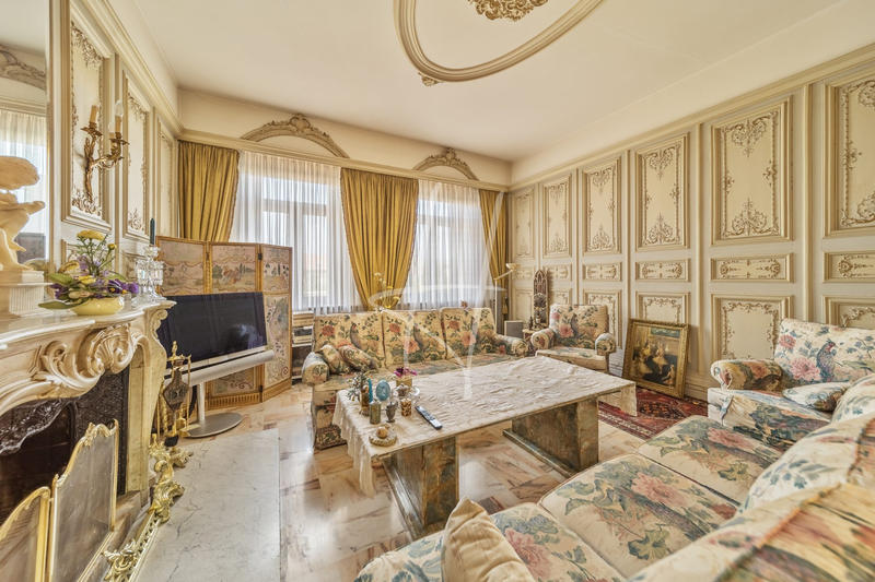 Appartement - 160 m² - 5 pièces