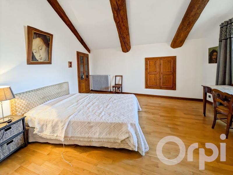 Maison - 285 m² - 9 pièces