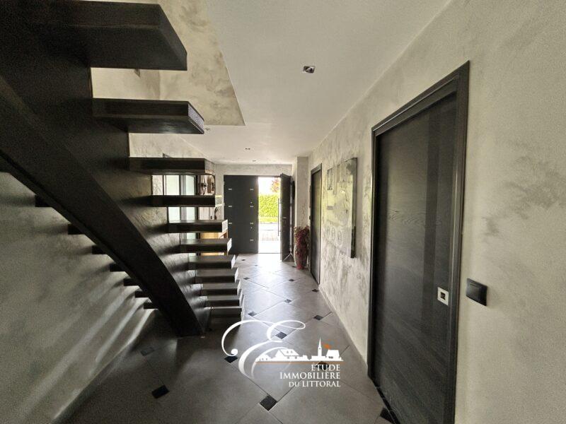 Maison - 299 m² - 9 pièces