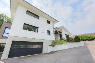 Maison - 390 m² - 8 pièces