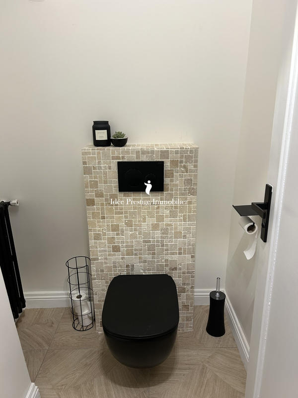 Maison - 443 m² - 12 pièces