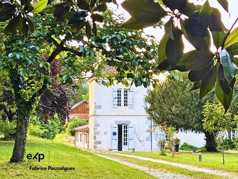 Propriété - 533 m² - 20 pièces