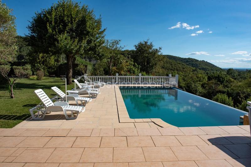 Villa - 340 m² - 16 pièces