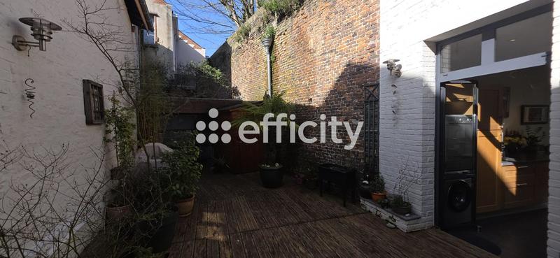 Maison - 212 m² - 9 pièces