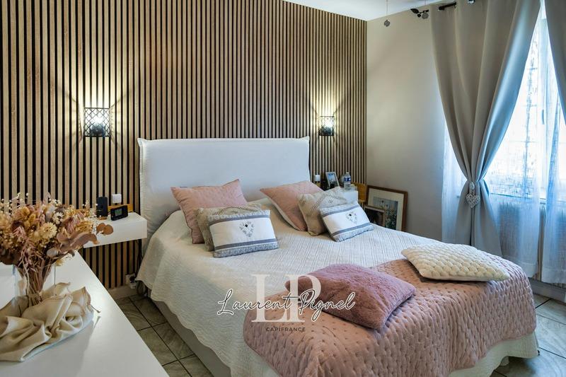 Maison - 177 m² - 9 pièces