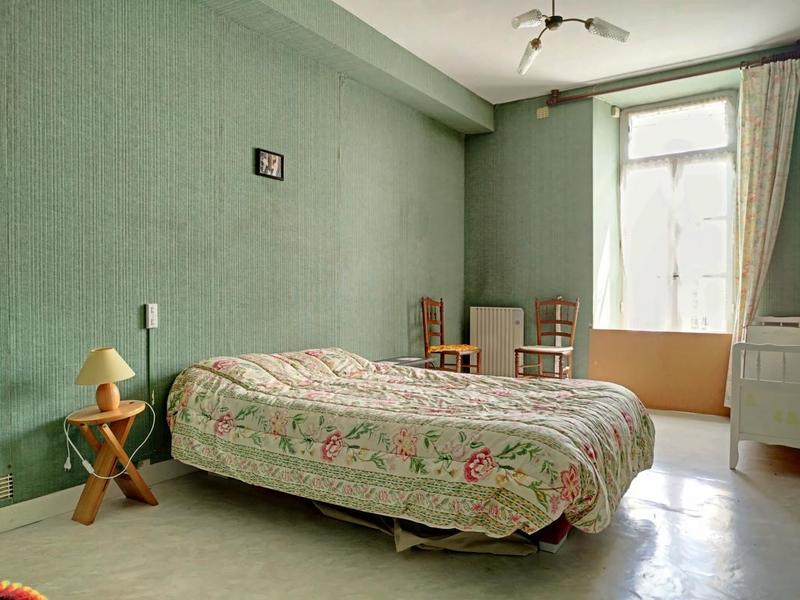 Maison - 222 m² - 8 pièces