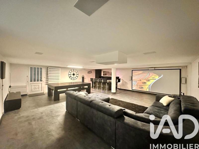 Maison - 328 m² - 6 pièces