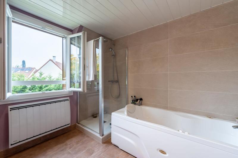 Maison - 200 m² - 9 pièces