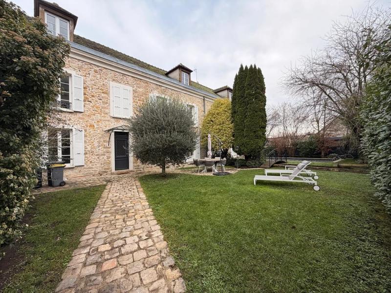 Moulin - 500 m² - 10 pièces