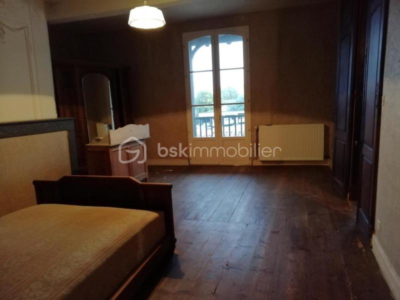 Demeure - 223 m² - 7 pièces