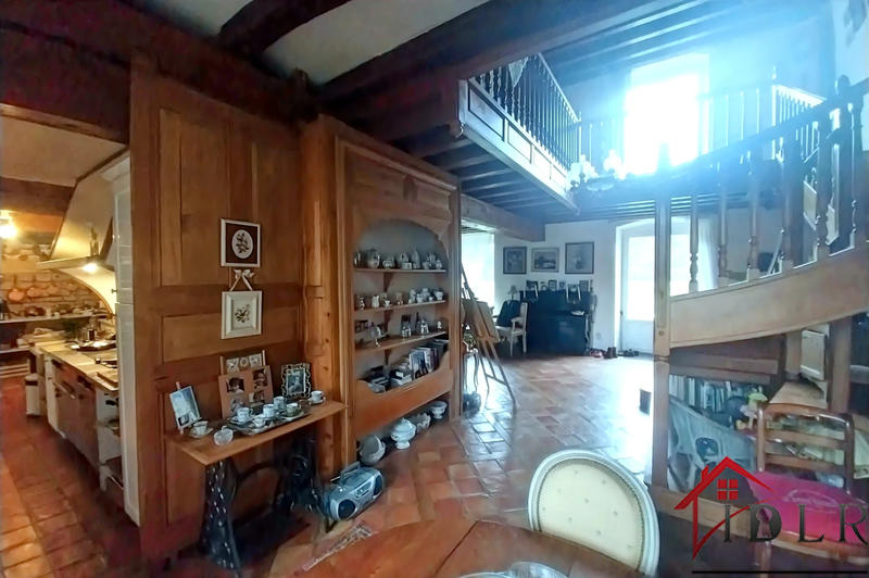 Maison - 300 m² - 7 pièces