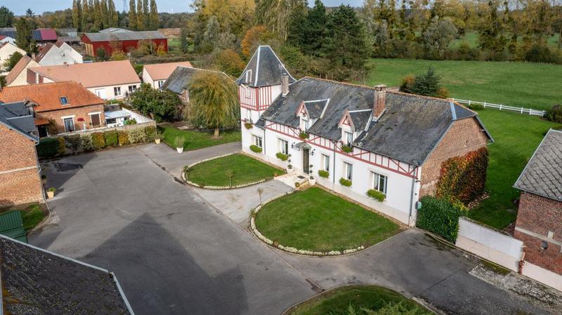 Maison - 300 m² - 7 pièces