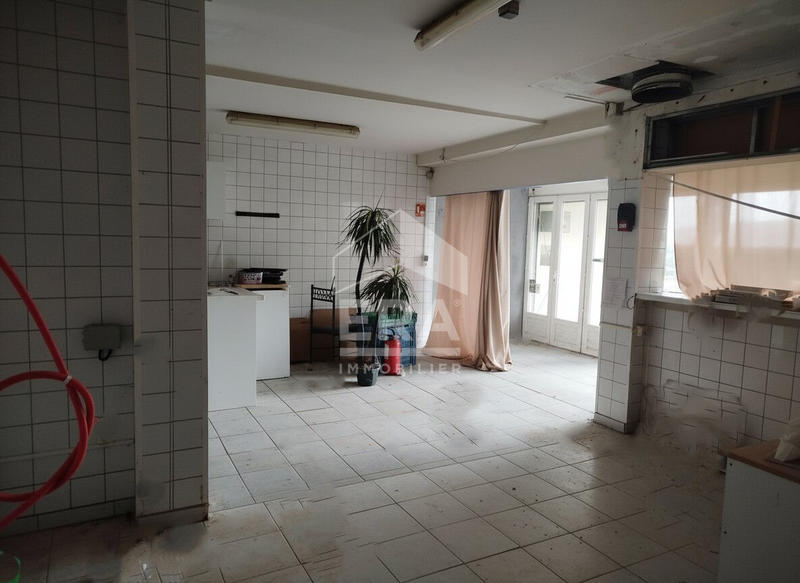 Local commercial - 140 m² - 6 pièces