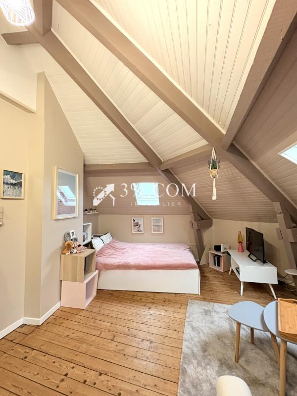 Maison - 210 m² - 10 pièces