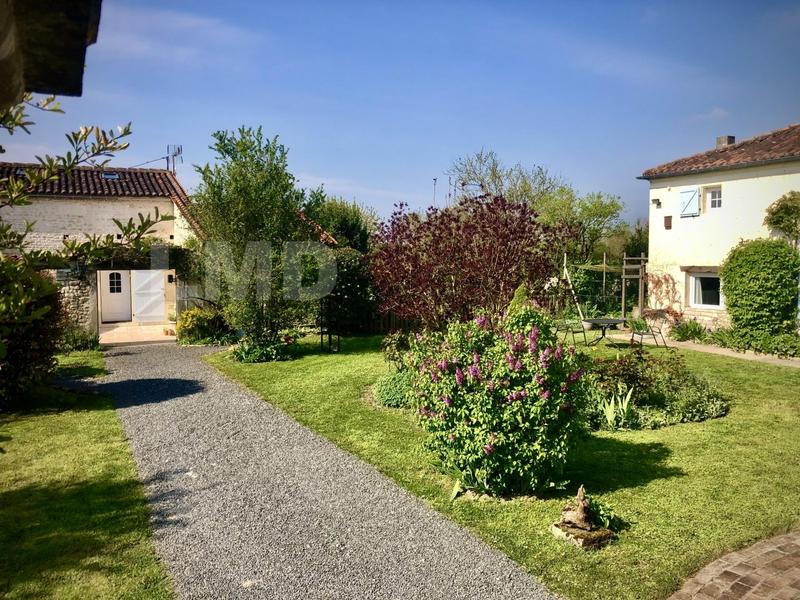 Maison charentaise - 232 m² - 8 pièces