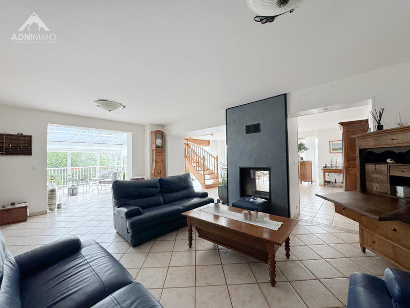 Maison - 245 m² - 9 pièces