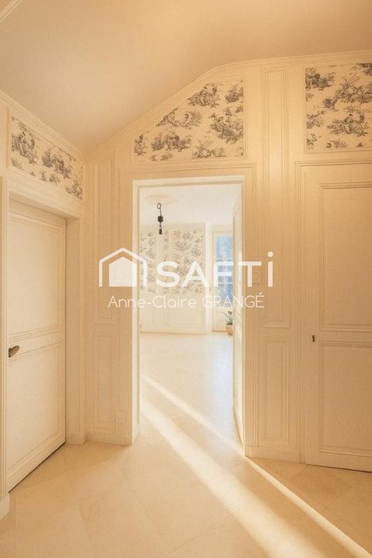 Maison - 221 m² - 12 pièces