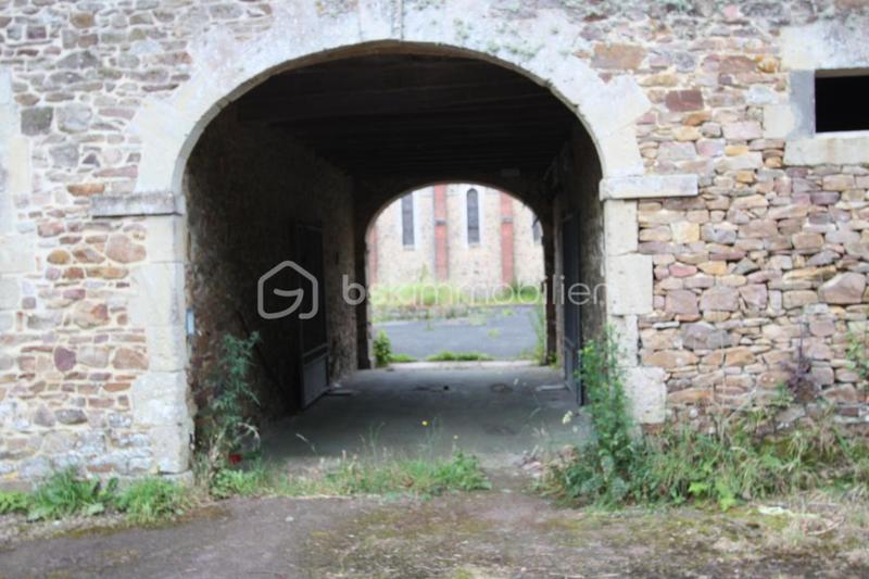 Château - 2 595 m² - 24 pièces