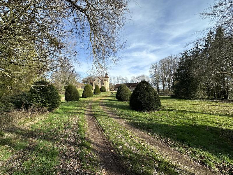 Propriété - 540 m² - 17 pièces