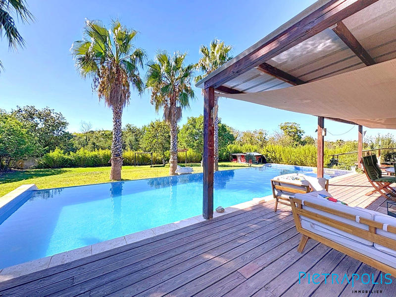 Villa - 222 m² - 7 pièces