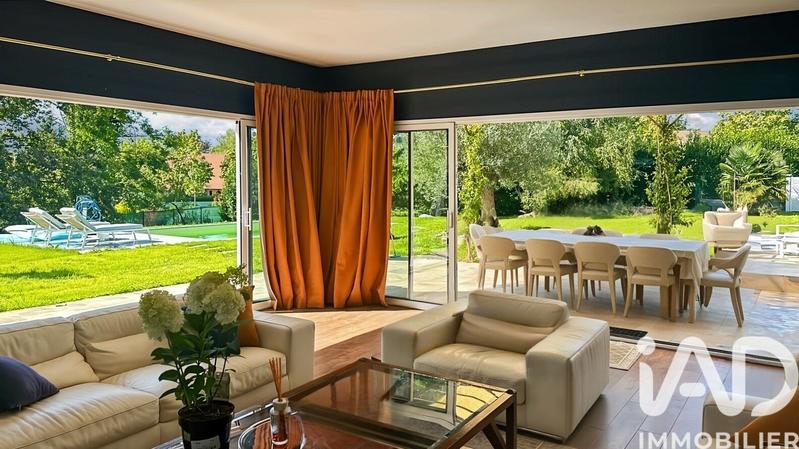 Maison - 280 m² - 8 pièces