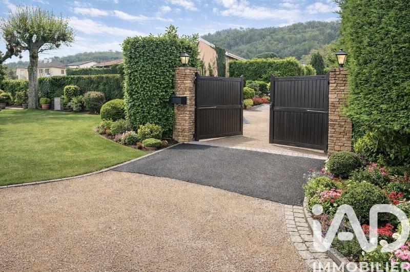 Maison - 285 m² - 9 pièces