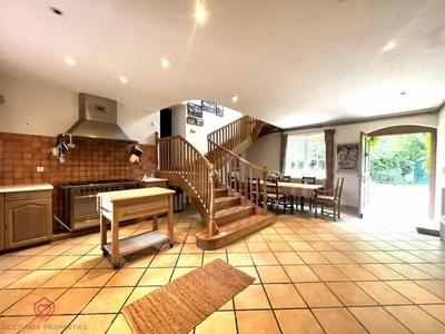 Propriété - 294 m² - 9 pièces