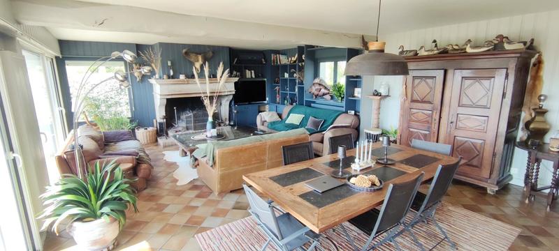 Maison - 266 m² - 8 pièces