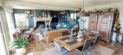 Maison - 266 m² - 8 pièces