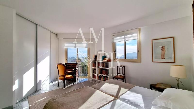 Villa - 220 m² - 8 pièces