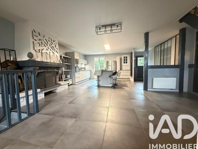 Maison - 180 m² - 8 pièces