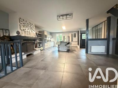 Maison - 180 m² - 8 pièces