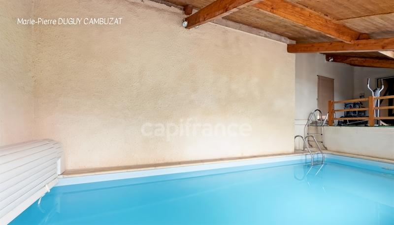 Maison - 208 m² - 9 pièces