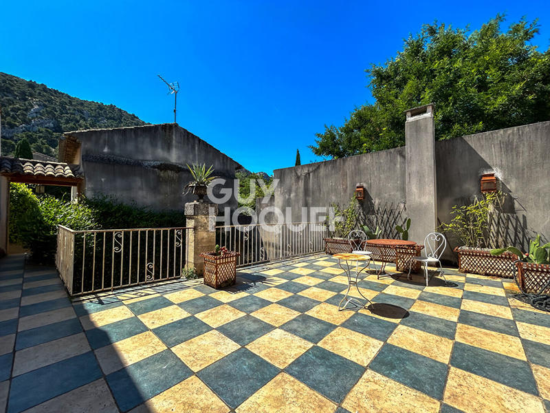 Maison - 270 m² - 10 pièces