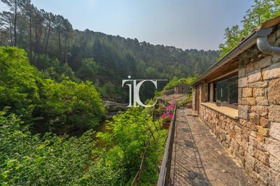 Maison - 324 m² - 13 pièces